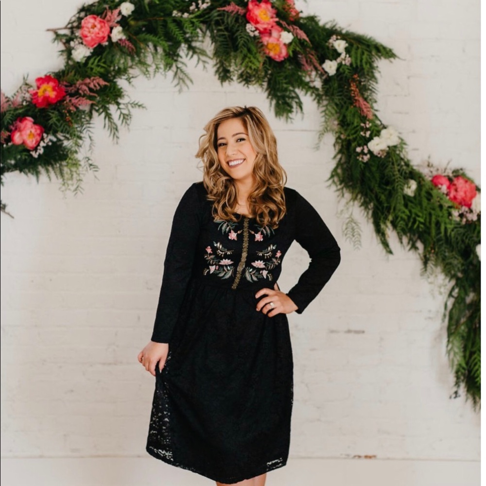 Ashley Le Mieux Label Lace Embroidered Party Dress